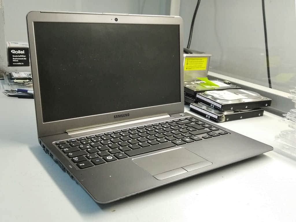 Symboldild Festplatte ausbauen Laptop