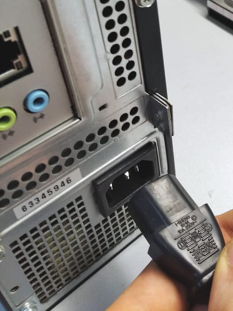 Stromkabel Desktop PC abgezogen